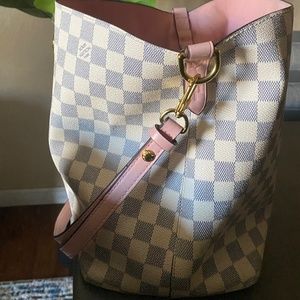 LV demier Neo